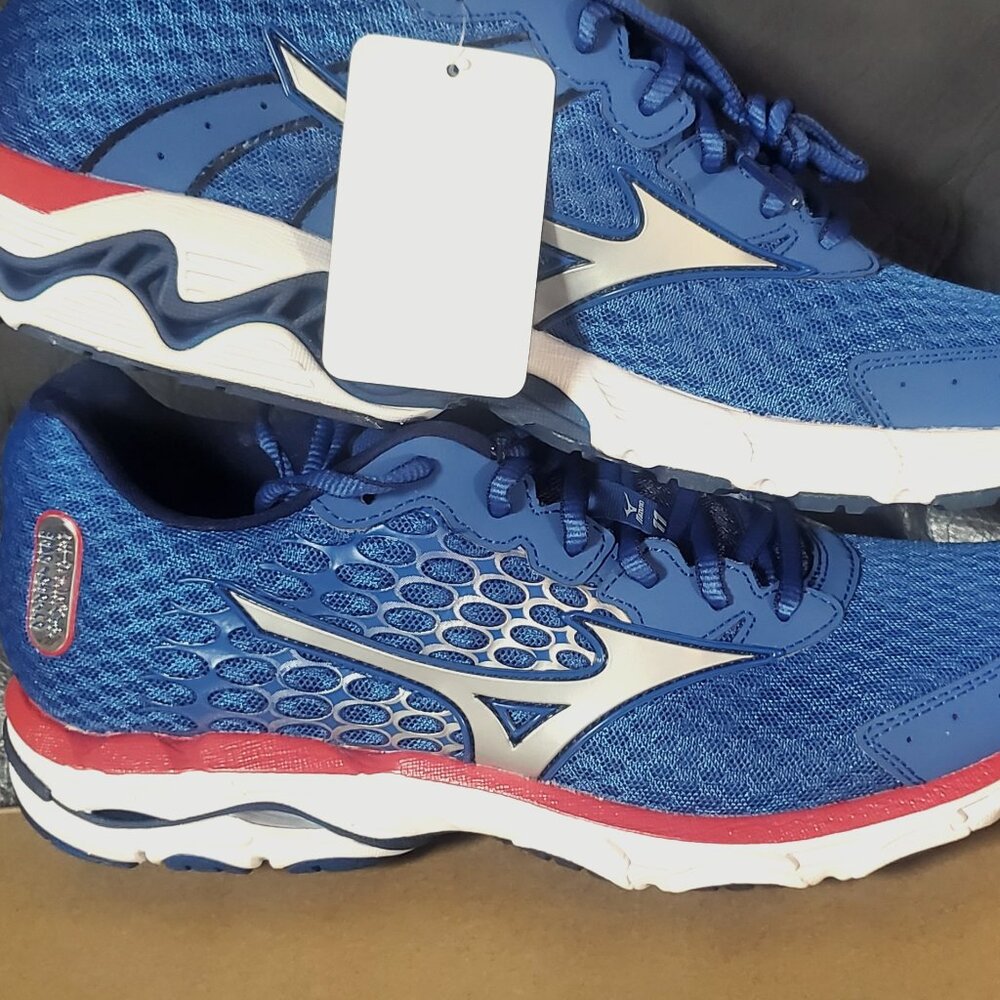 MIZUNO WAVE INSPIRE 11- MEN'S 8.5  New with Box